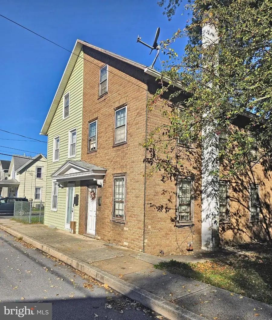 290 W 2nd St, Hummelstown, PA 17036 - #3