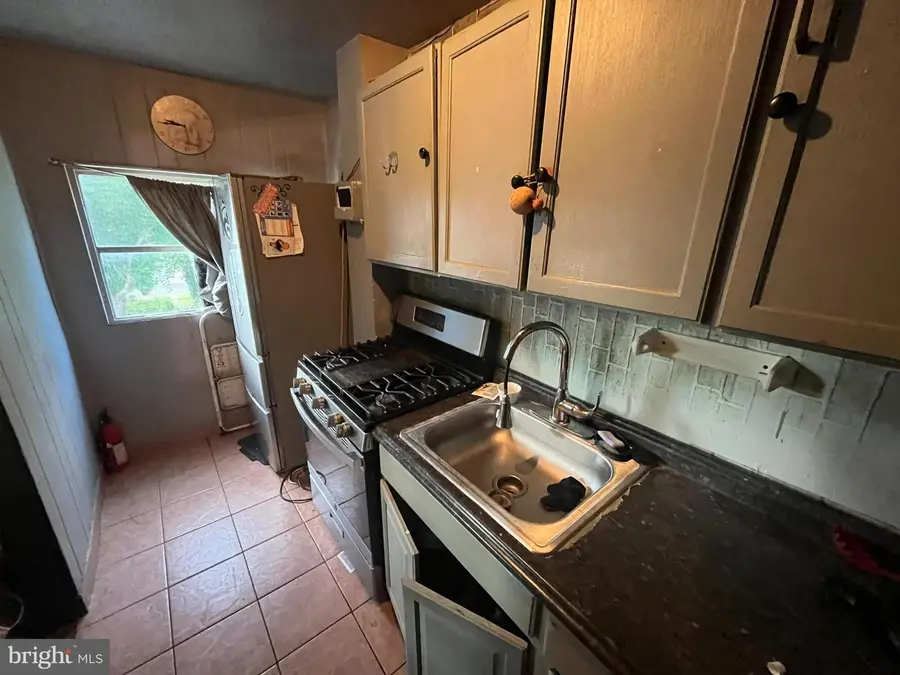 7023 Guilford Rd, Upper Darby, PA 19082 - #3