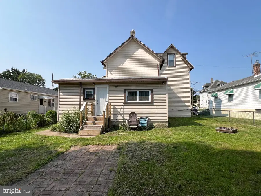 222 Ridley Ave, Folsom, PA 19033 - Image #2