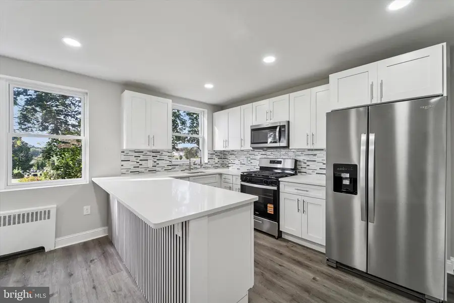 6858 Clover Ln, Upper Darby, PA 19082 - Image #3