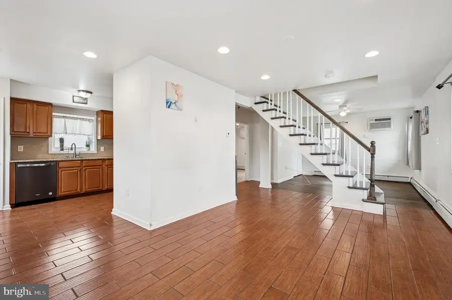 412 Gorsuch St, Folsom, PA 19033 - Image #2