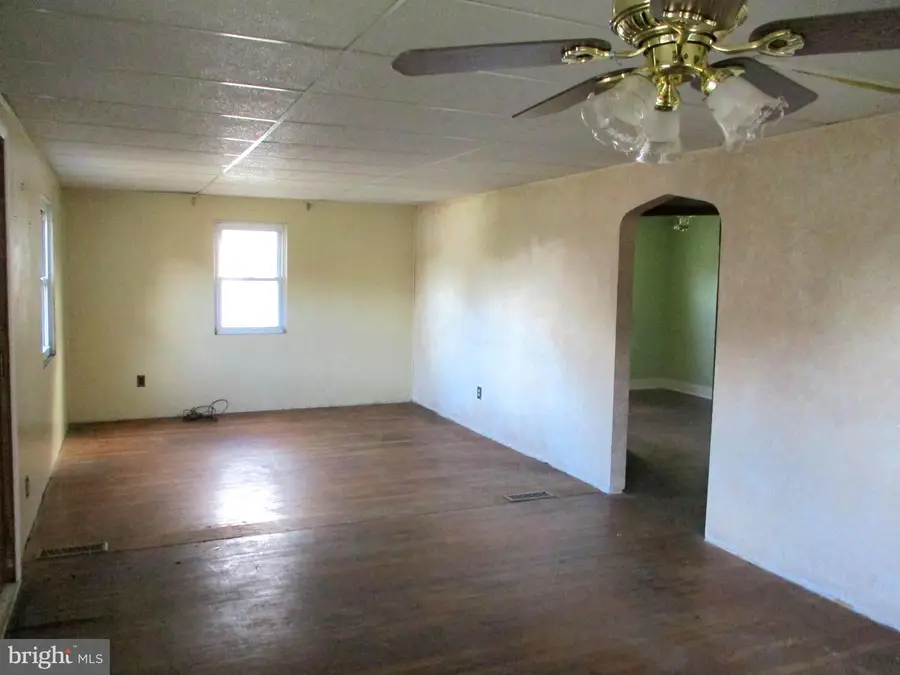 52 Seward Ln, Aston, PA 19014 - Image #2