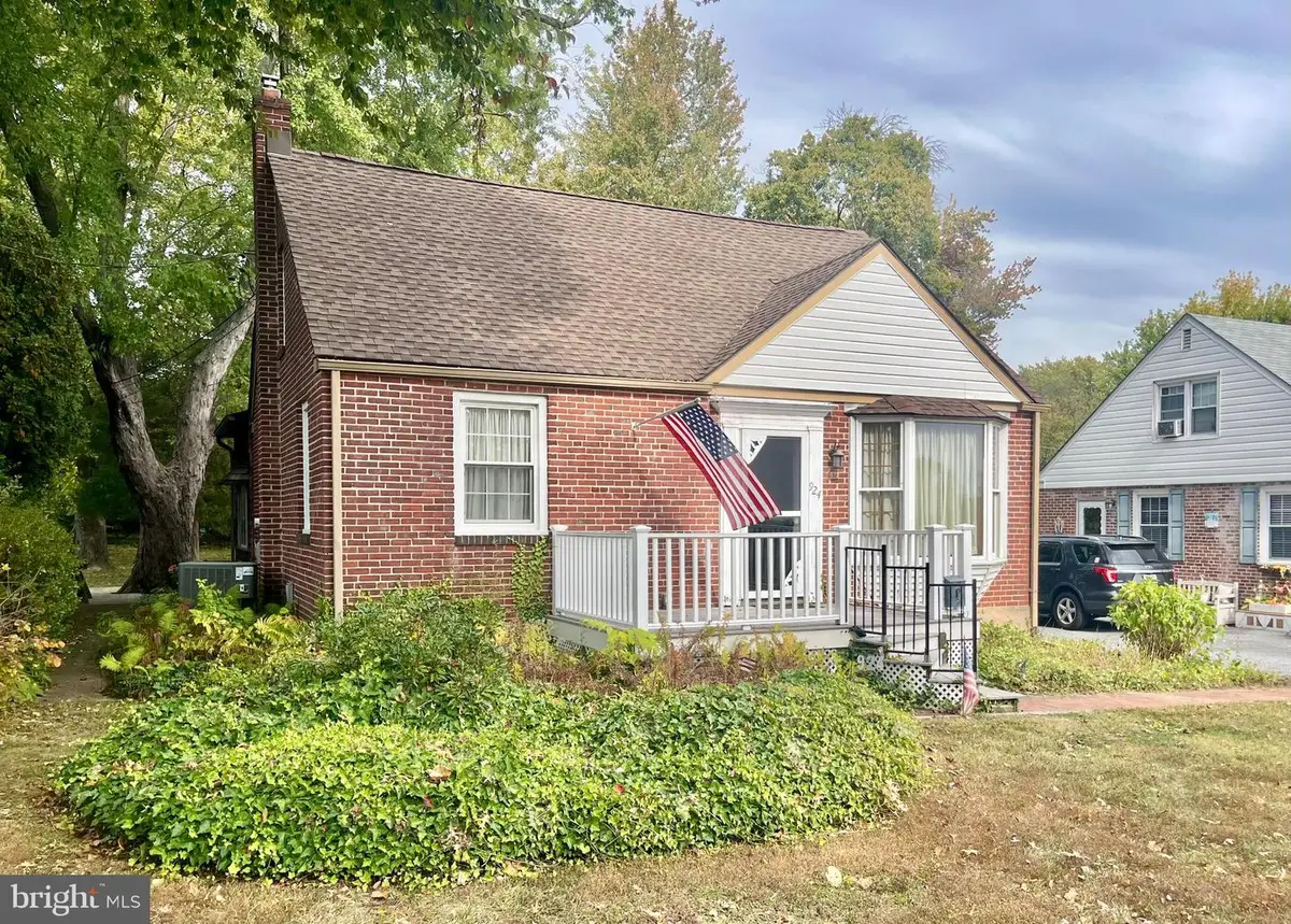 924 Edgewood Ave, Folsom, PA 19033 - Image #1