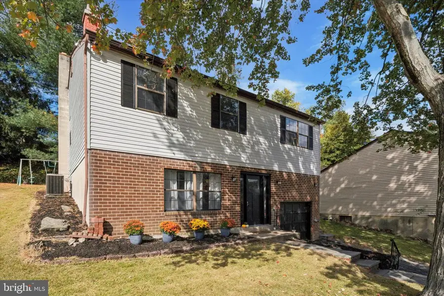 334 Francis Dr, Havertown, PA 19083 - Image #2