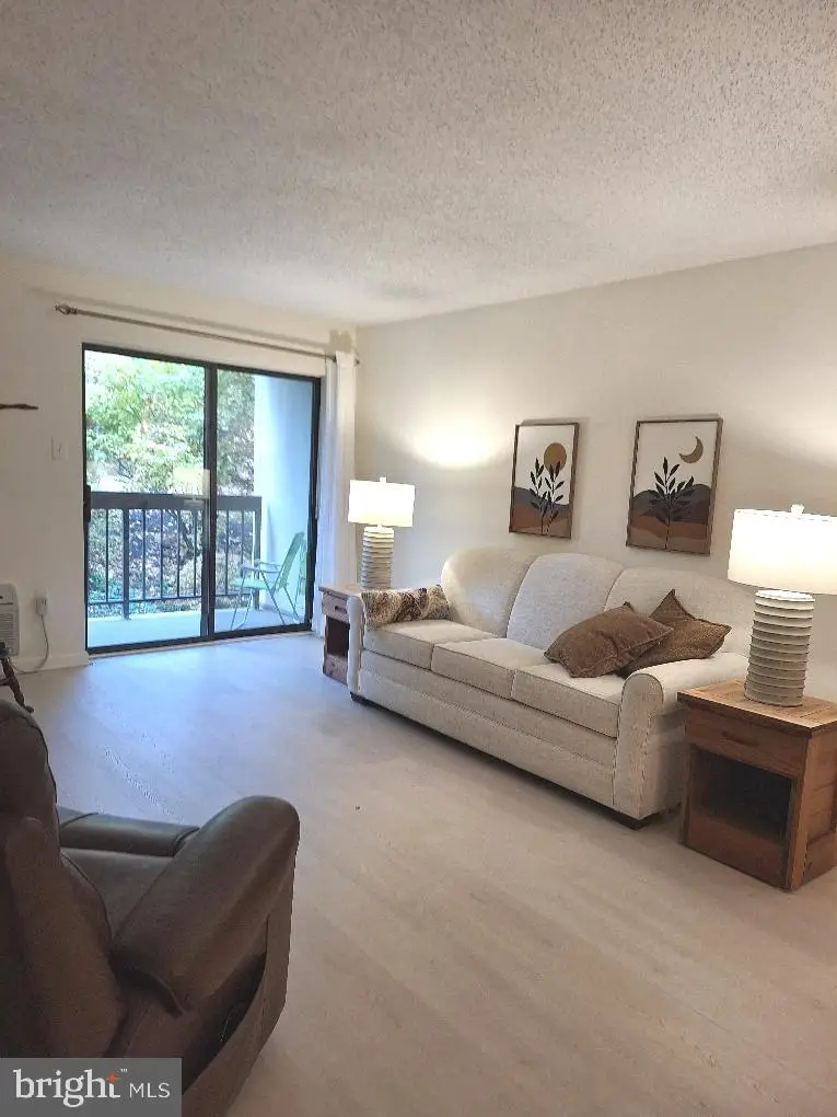 700 Avondale Rd #3j, Wallingford, PA 19086 - Image #3