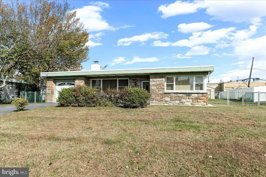 2119 Boxwood Dr, Broomall, PA 19008 - Image #2