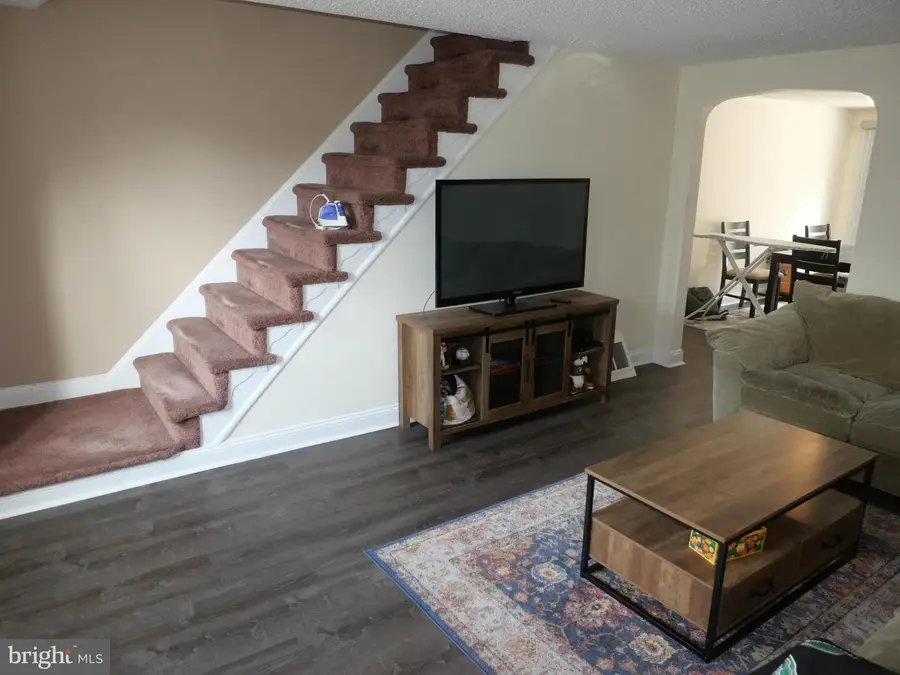 289 Whitehall Dr, Clifton Heights, PA 19018 - Image #2