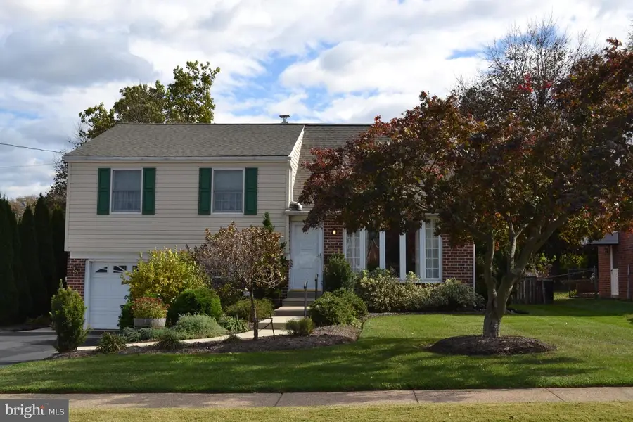 409 Melvin Dr, Brookhaven, PA 19015 - Image #2