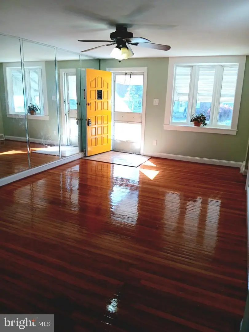 1027 Windsor Rd, Collingdale, PA 19023 - Image #3