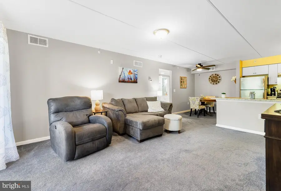 5200 Hilltop Dr #42, Brookhaven, PA 19015 - Image #3