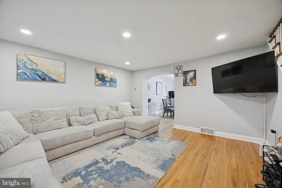 71 S Brighton Ave, Upper Darby, PA 19082 - Image #2