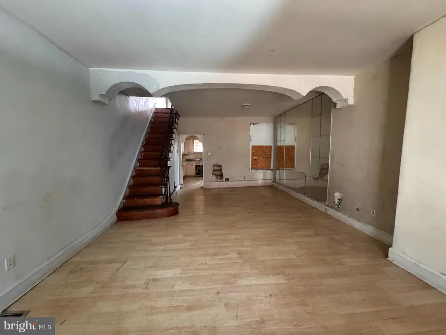 909 Maple Ter, Darby, PA 19023 - Image #3