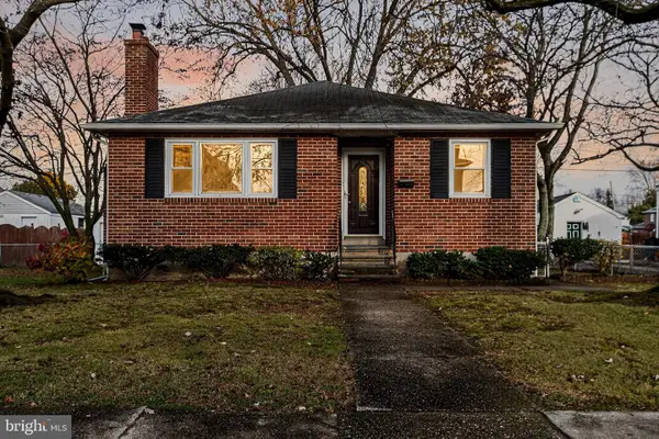 111 E Oak Ln, GLENOLDEN, PA 19036