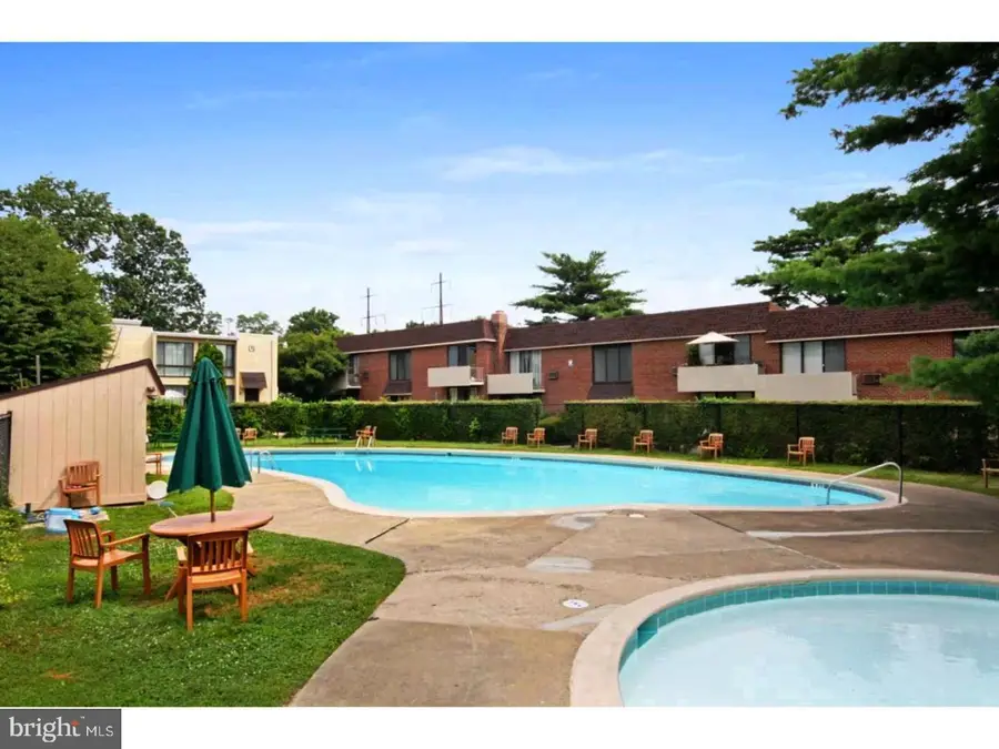 100 E Glenolden Ave #r9, Glenolden, PA 19036 - Image #2