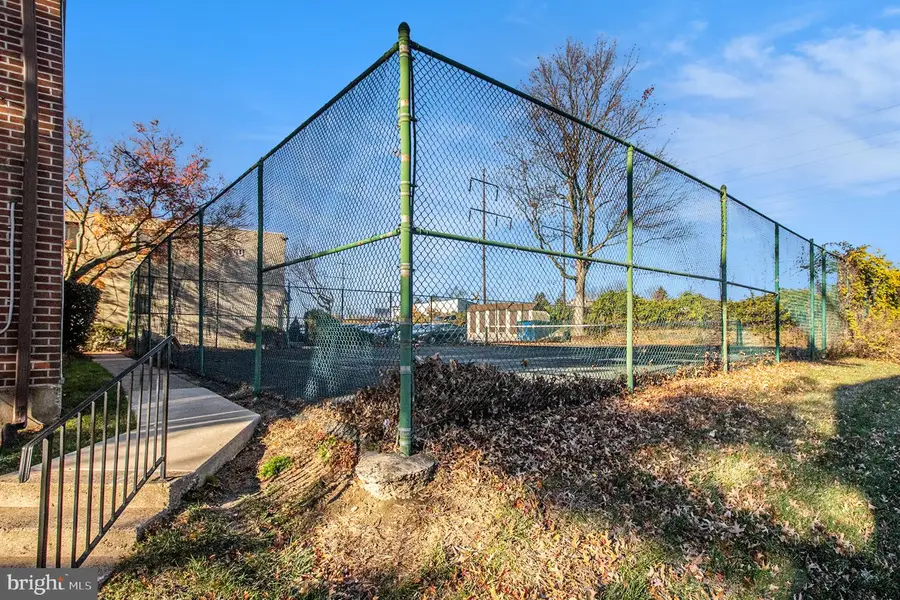 100 E Glenolden Ave #r9, Glenolden, PA 19036 - Image #3