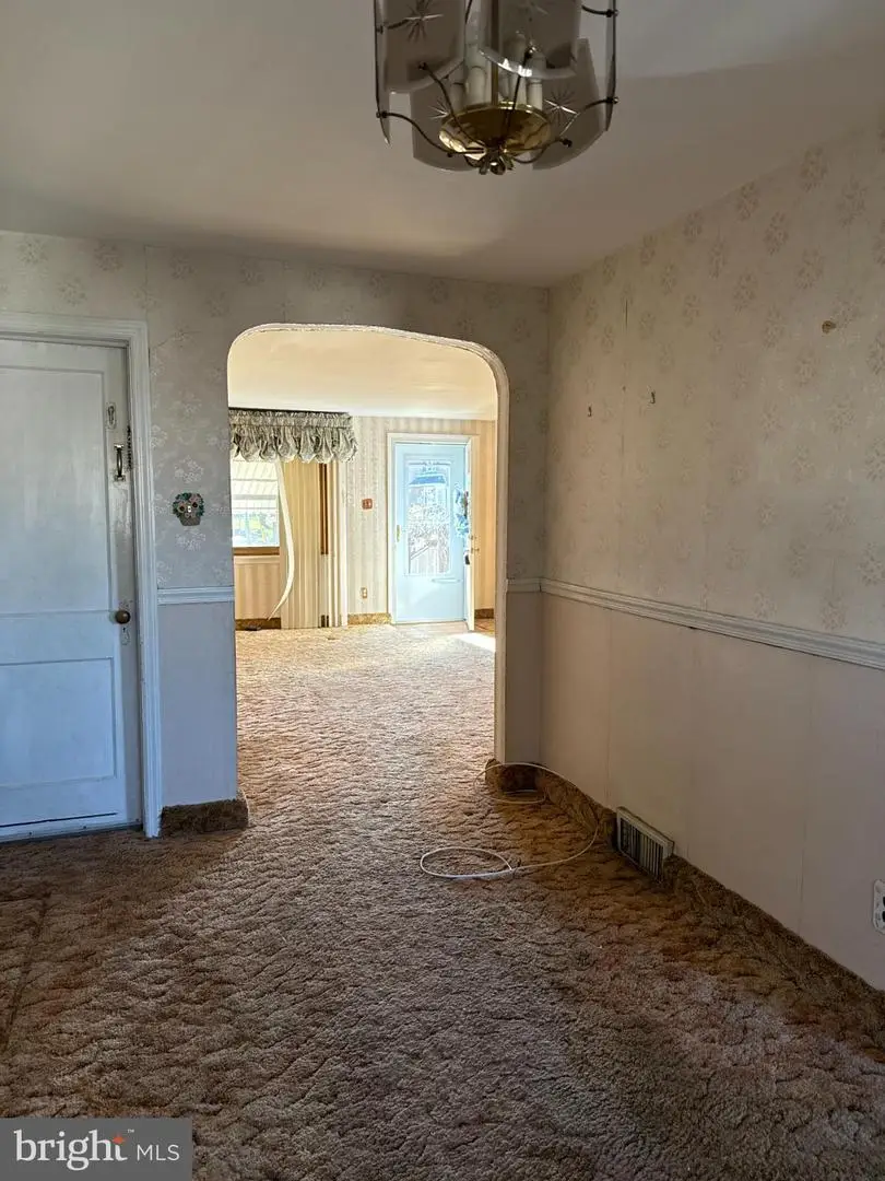 5226 Gramercy Dr, Clifton Heights, PA 19018 - Image #3