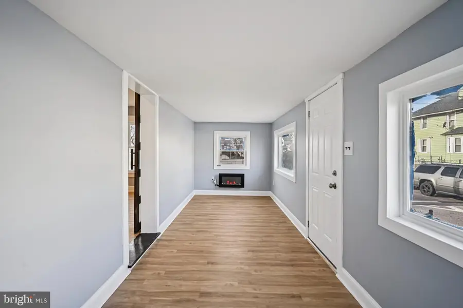 213 White Ave, Marcus Hook, PA 19061 - Image #2