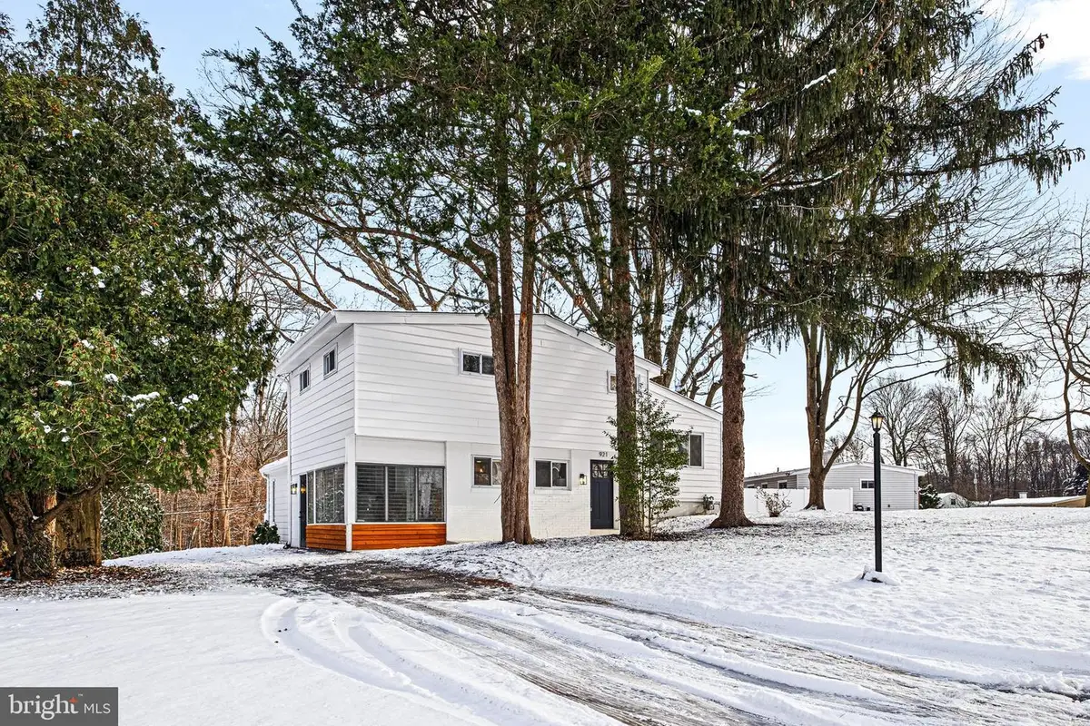 921 Flora Ln, Upper Chichester, PA 19061 - Image #1