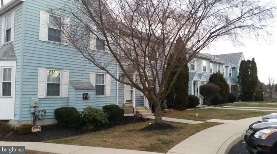 565 Applewood Ct, Aston, PA 19014 - Image #2