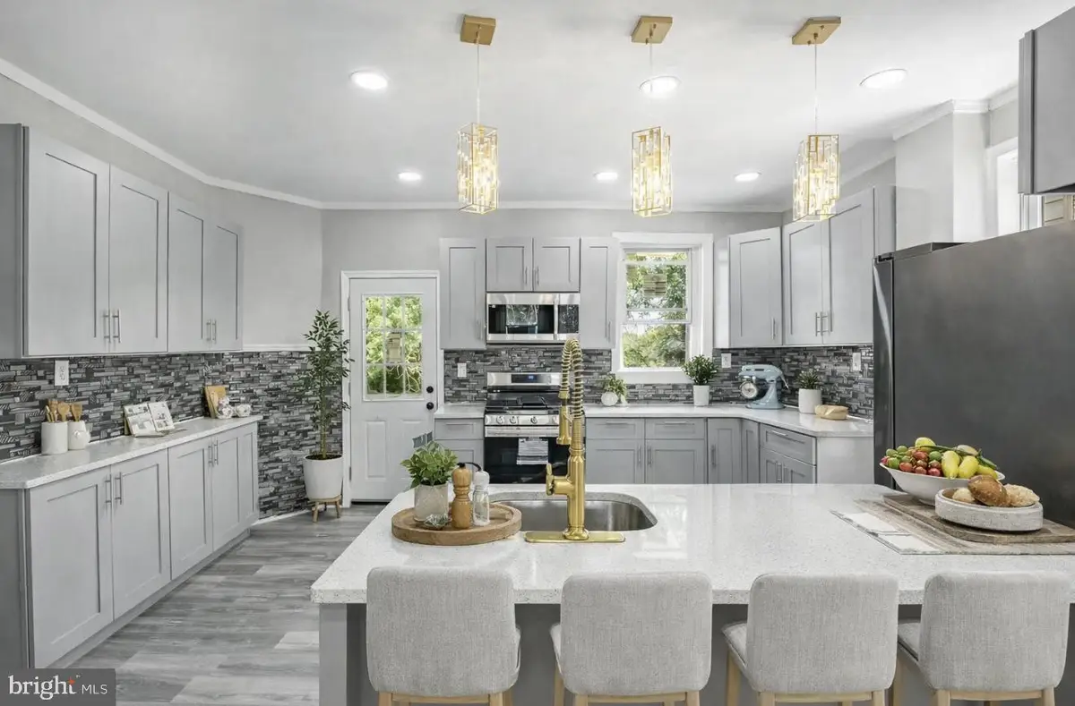 307 Poplar St, Darby, PA 19023 - #1