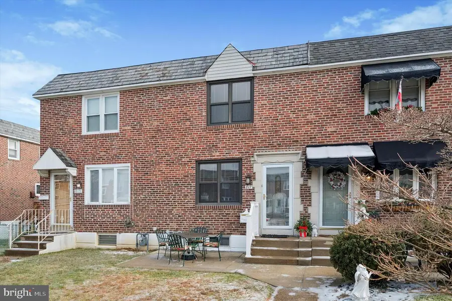 817 Surrey Ln, Glenolden, PA 19036 - Image #2