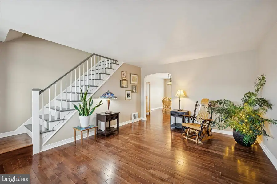 817 Surrey Ln, Glenolden, PA 19036 - Image #3