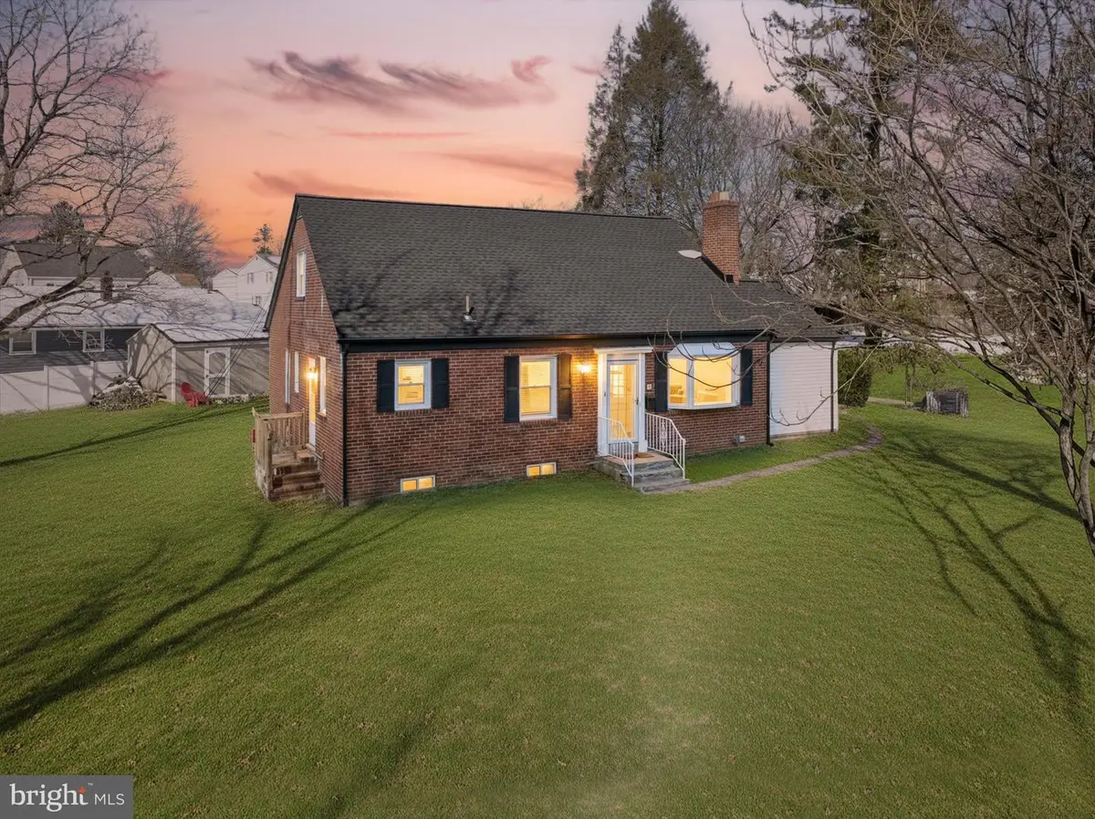 6 Cedar Rd, Wallingford, PA 19086 - #1