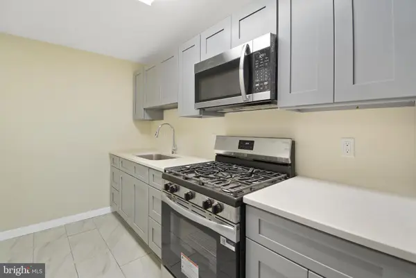 202 Golf Rd, DARBY, PA 19023