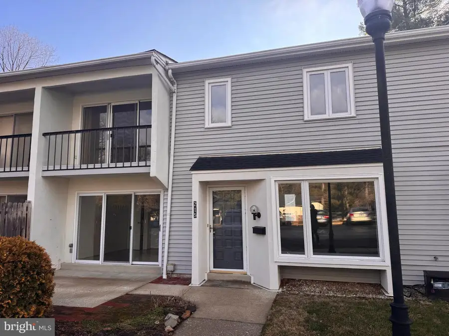 215 E Chelsea Cir, Newtown Square, PA 19073 - Image #2