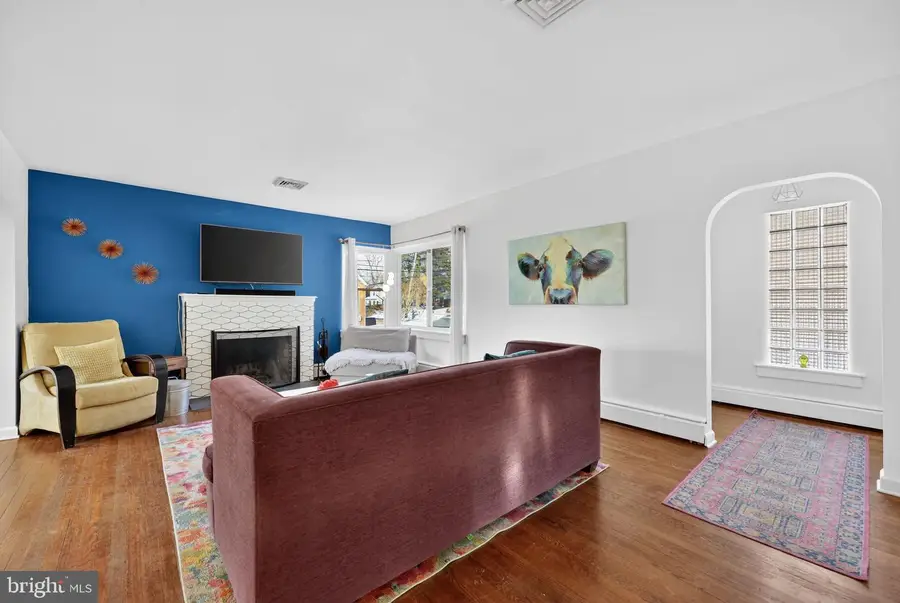 711 W Brookhaven Rd, Wallingford, PA 19086 - #2