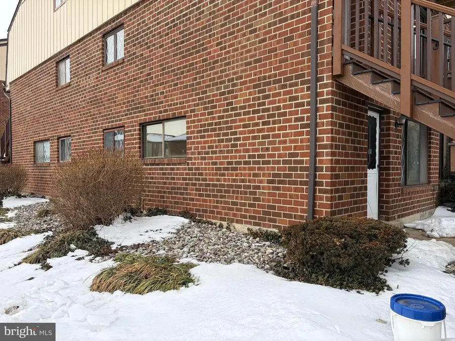 5200 Hilltop Dr #ee1, Brookhaven, PA 19015 - #3