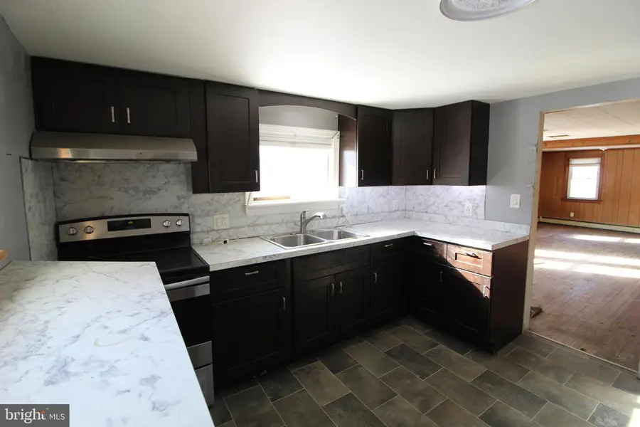 1335 Apple St, Upper Chichester, PA 19061 - #2