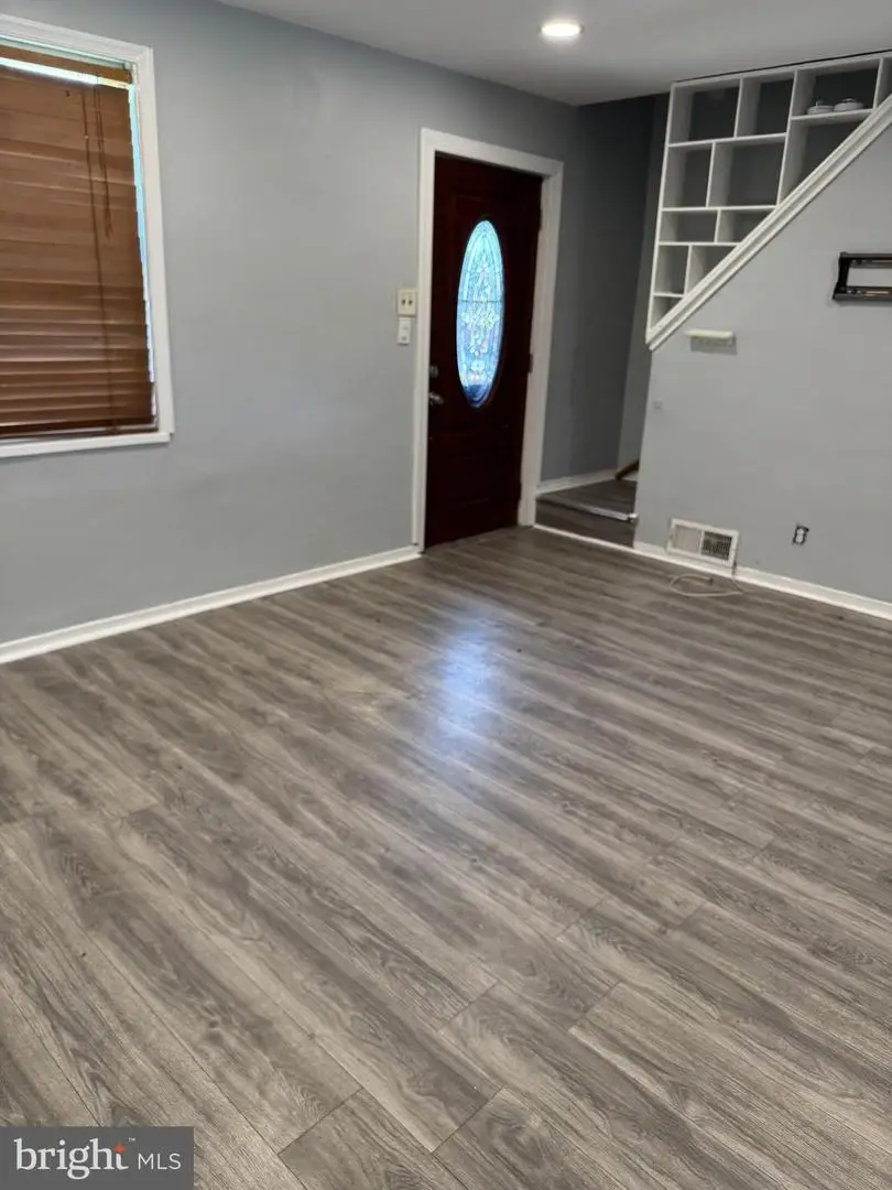 112 Burton Ln E, Sharon Hill, PA 19079 - Image #2