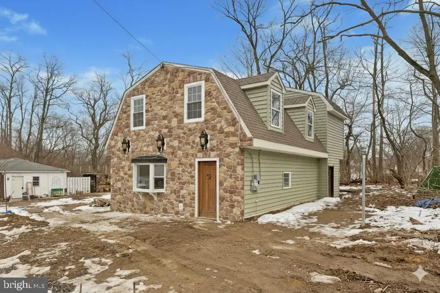 2034 Locust St, Boothwyn, PA 19061 - #2