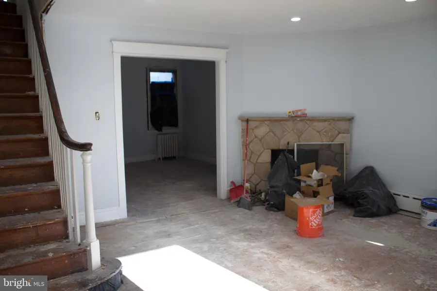 7281 Walnut St, Upper Darby, PA 19082 - #3