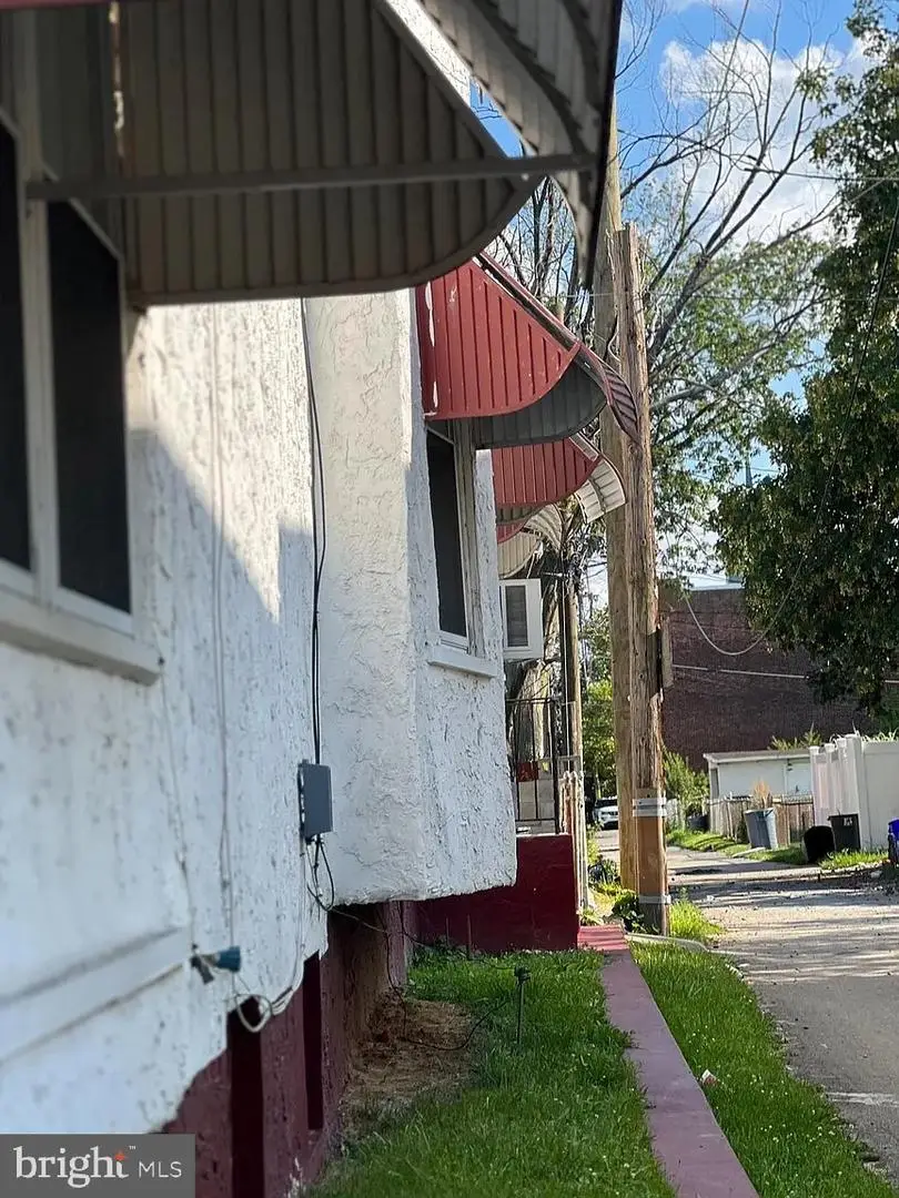 208 Walnut St, Darby, PA 19023 - #3