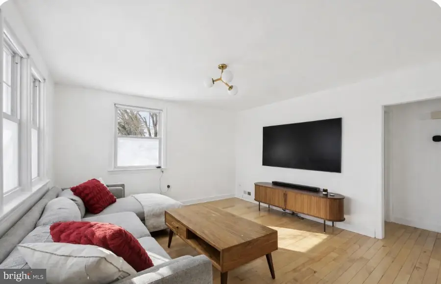 1009 Morton Ave, Folsom, PA 19033 - #3