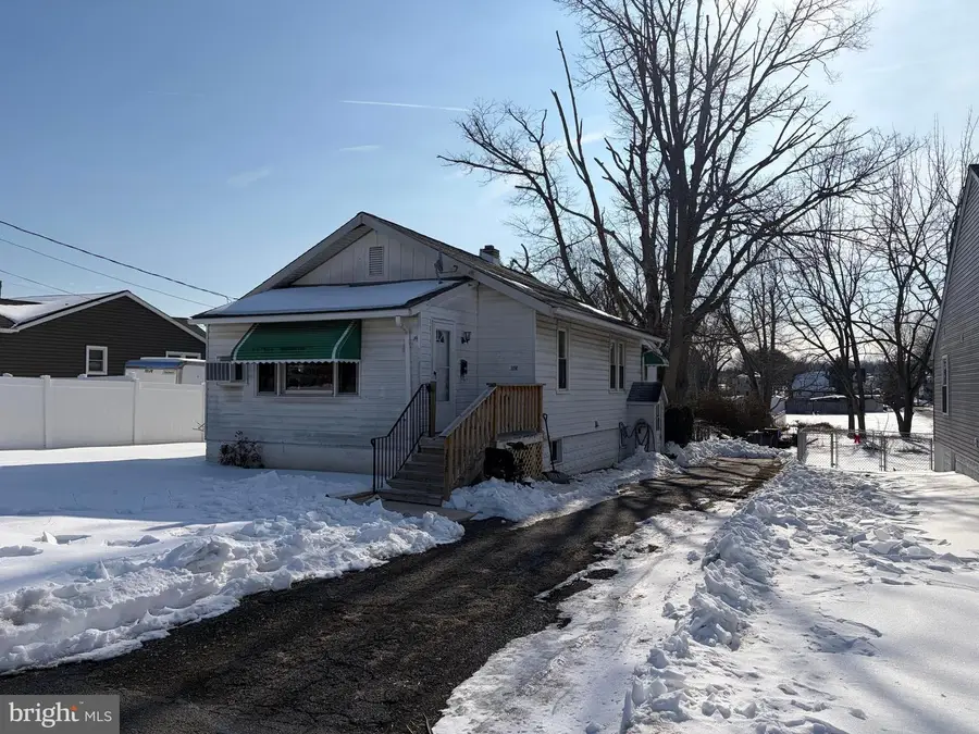 1015 Galbraith Ave, Upper Chichester, PA 19061 - #2