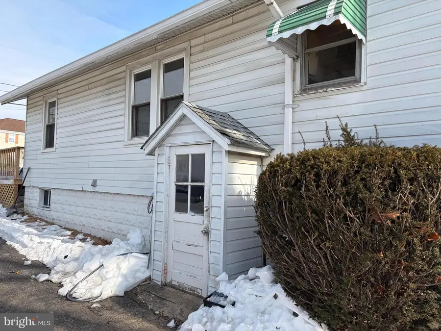 1015 Galbraith Ave, Upper Chichester, PA 19061 - #3