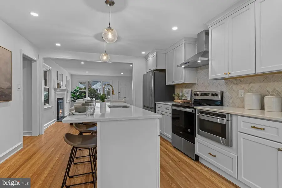 300 Barry Ln, Wallingford, PA 19086 - #2