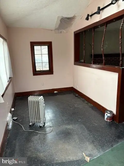 215 Chippewa St, Essington, PA 19029 - #3