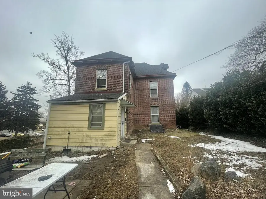 201 W Baltimore Ave, Clifton Heights, PA 19018 - #2