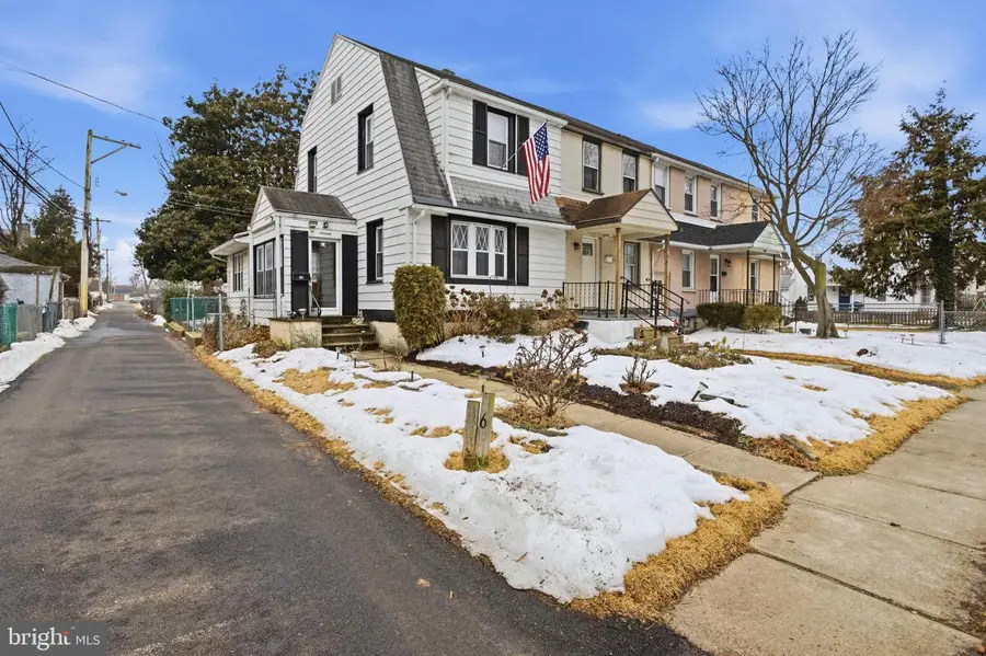 16 Seneca St, Essington, PA 19029 - #2