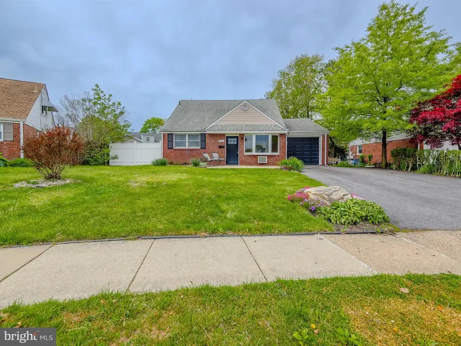 520 Lindsay St, Ridley Park, PA 19078 - #2