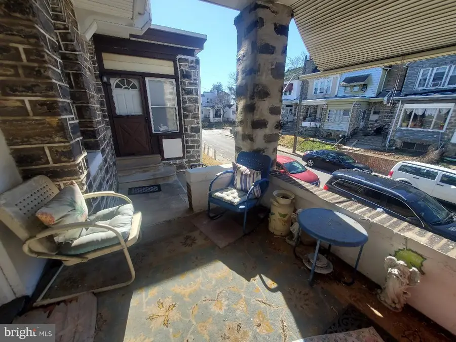 207 Avon Rd, Upper Darby, PA 19082 - #3