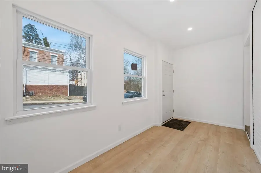 12 Greenway Ave, Darby, PA 19023 - #2