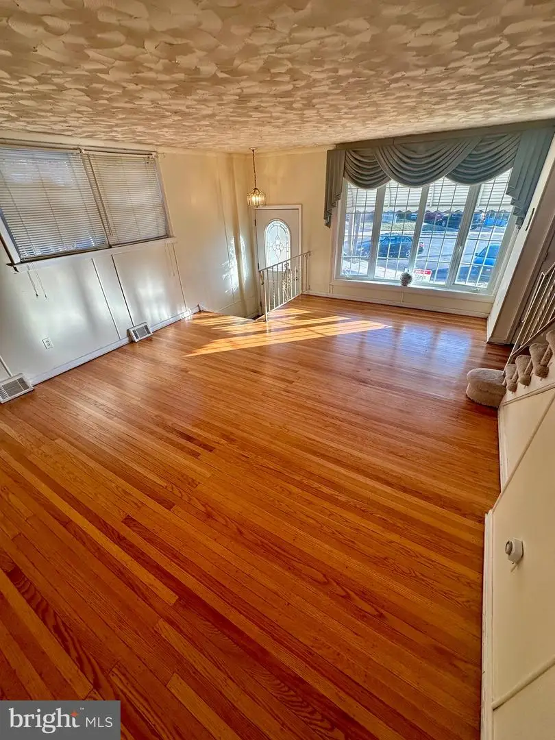 201 Emerald Ln, Media, PA 19063 - #2