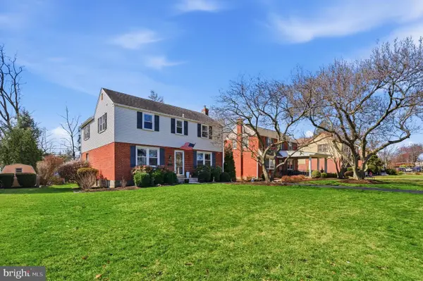 402 Twin Oaks Dr, HAVERTOWN, PA 19083