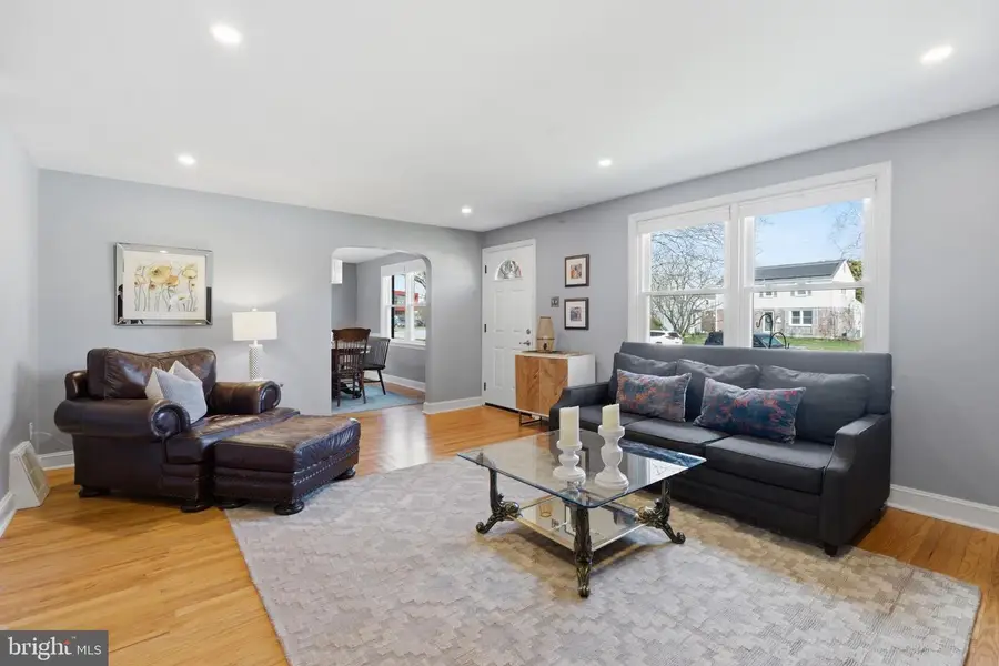 402 Twin Oaks Dr, Havertown, PA 19083 - #3