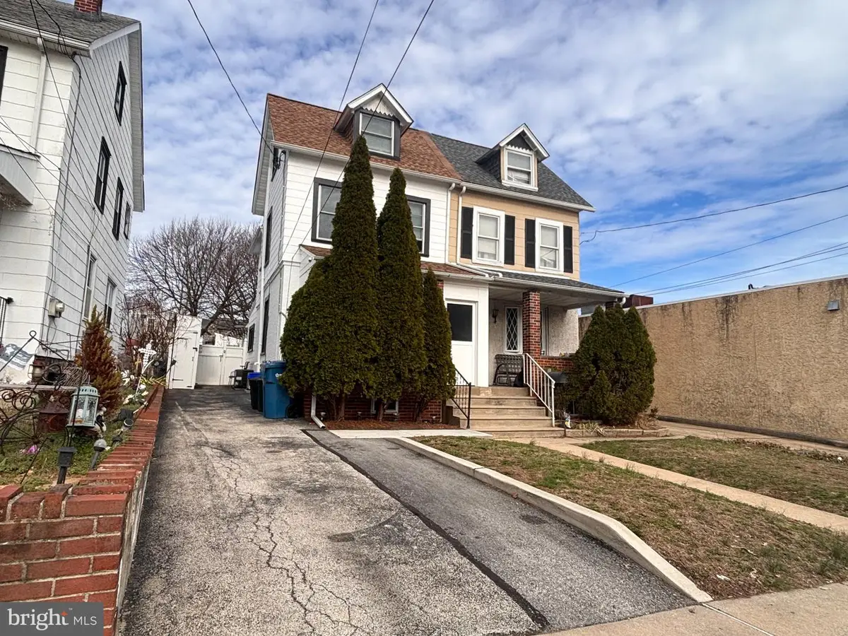 17 Walnut St, Clifton Heights, PA 19018 - #1